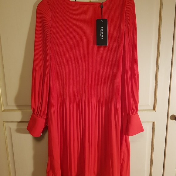 Elegant Red Pleaded Dress  "Selected Femme" - Picture 3 of 7